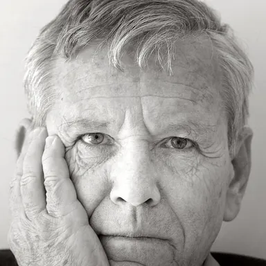 Amos Oz