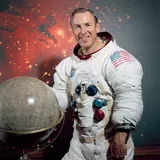 Jim Lovell - BDeBooks