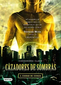 Ciudad de ceniza de Cassandra Clare, portada del libro