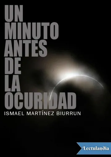 Un minuto antes de la oscuridad de Ismael Martínez Biurrun, portada del libro